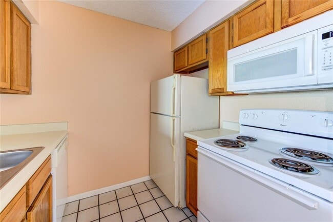 Building Photo - 2120 El Paseo St