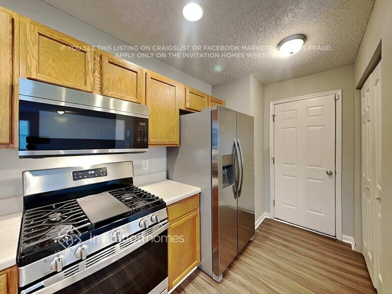 Building Photo - 10729 Glenluce Ave