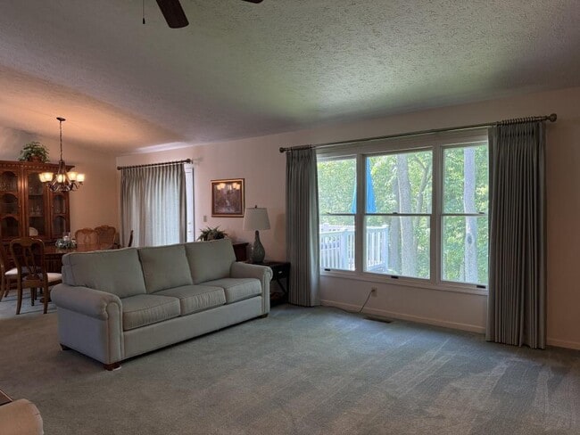 Building Photo - 596 Forest Creek Dr