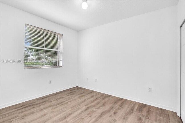 Building Photo - 6700 NW 114th Ave