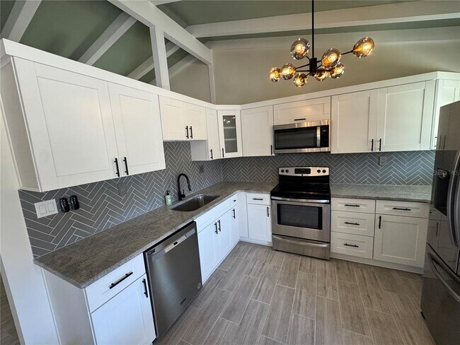 Building Photo - 1500 Carson Cir NE