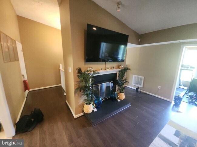 Building Photo - 936 Windbrooke Dr