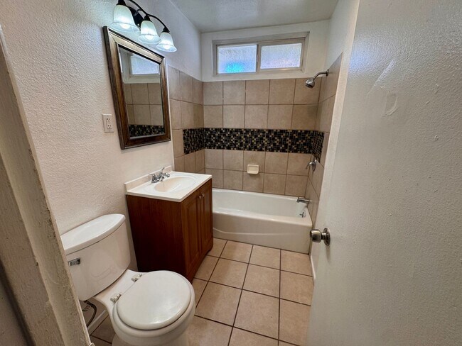 Building Photo - 205-205 Valley View Dr