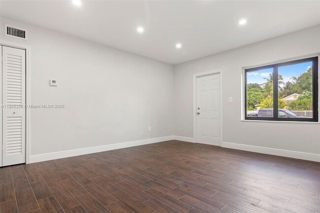 Building Photo - 1134 SW 12th Ct