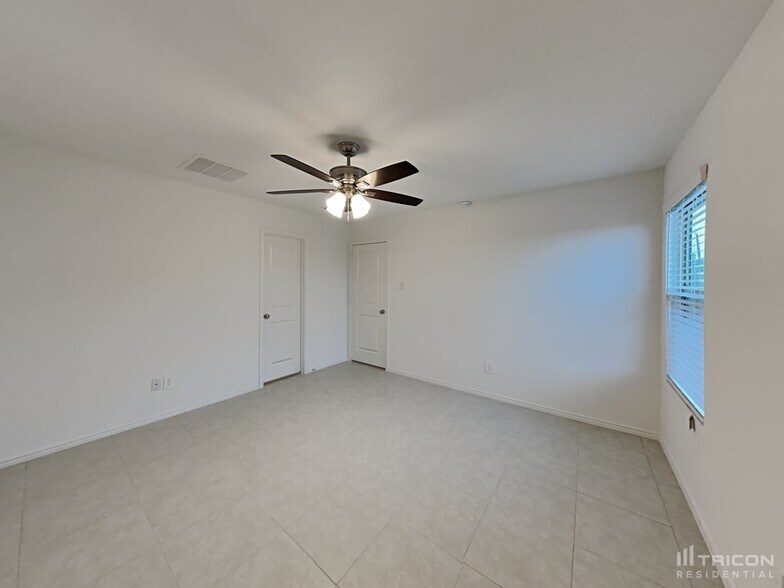 Building Photo - 812 Odlozil Ln