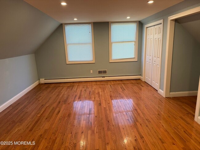 Building Photo - 28 Irongate Ln