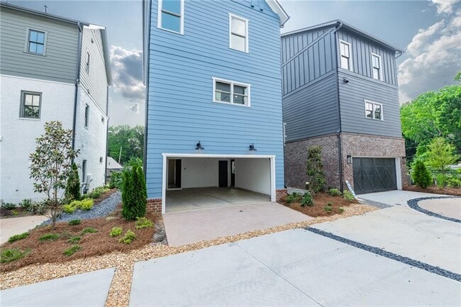 Building Photo - 3272 Stillwood Dr