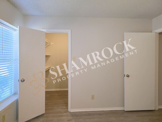 Building Photo - 3/2 Hewitt Home