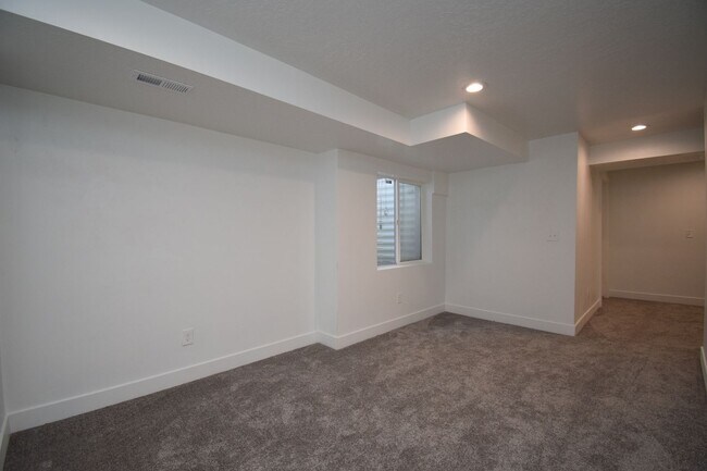 Building Photo - 5 Bed 3.5 Bath House next to TopGolf!!!