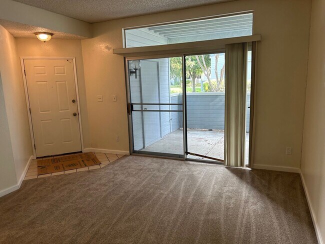 Building Photo - Spacious bright condo with new carpet and new paint and 2 bathrooms