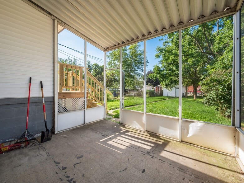 Building Photo - 211 E Jenkins Ave