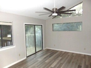 Building Photo - END UNIT TOWNHOME