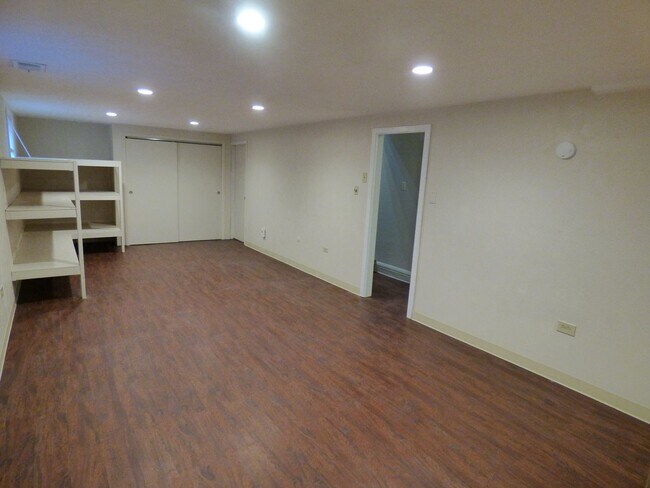 Building Photo - $0 DEPOSIT OPTION! RANCH STYLE HOME IN PRIME VIRGINIA VILLAGE!!!