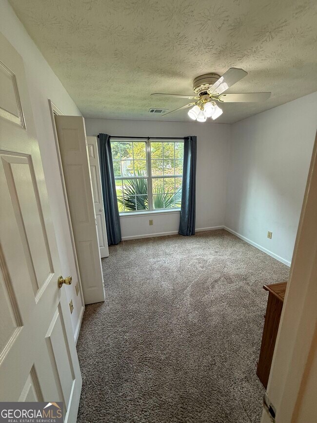 Building Photo - 3897 Saddlecreek Dr