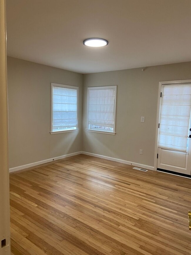 Building Photo - 3 Bed/2Bath Ready to Move In