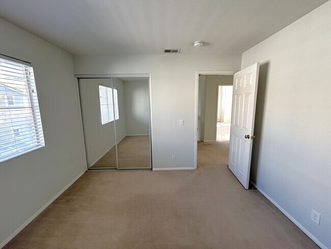 Building Photo - Sunflower Unit A  Glendora, Ca 91740 (3 Bed, 2.5 Bath)