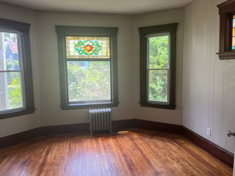 Building Photo - 37 Columbia St