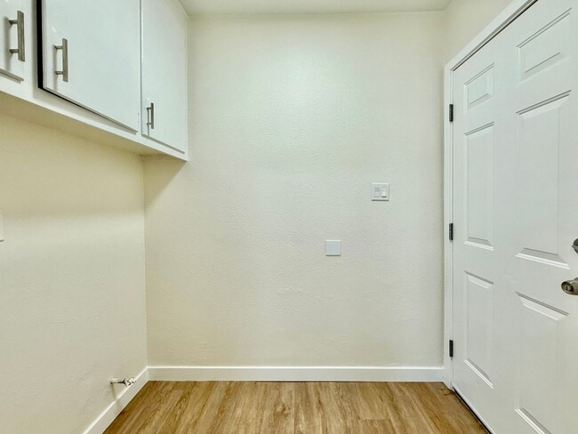 Building Photo - Beautifully Remodeled 3-Bed, 2-Bath Home i...
