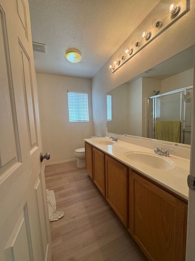 Building Photo - Beautiful 4BD, 2.5BA Home in a Great Location!