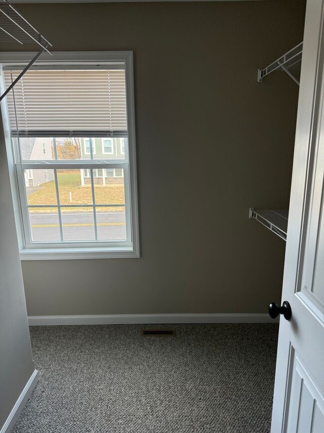 Building Photo - 243 Woodridge Dr