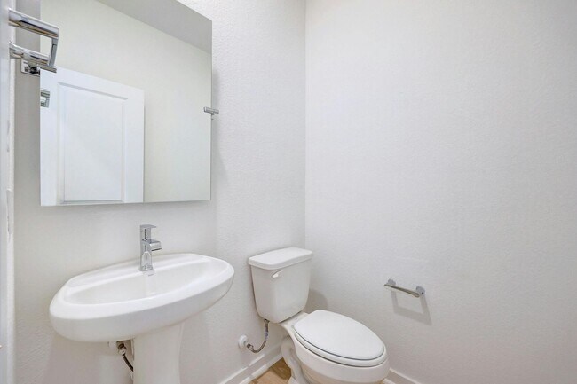 Building Photo - Modern Comfort in Avery Centre – Ready for You!