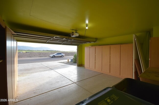 Building Photo - 2404 W Roeser Rd