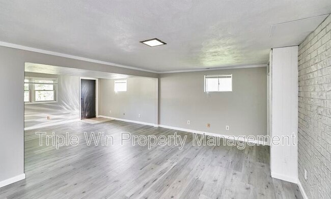 Building Photo - 10531 Fabick Dr