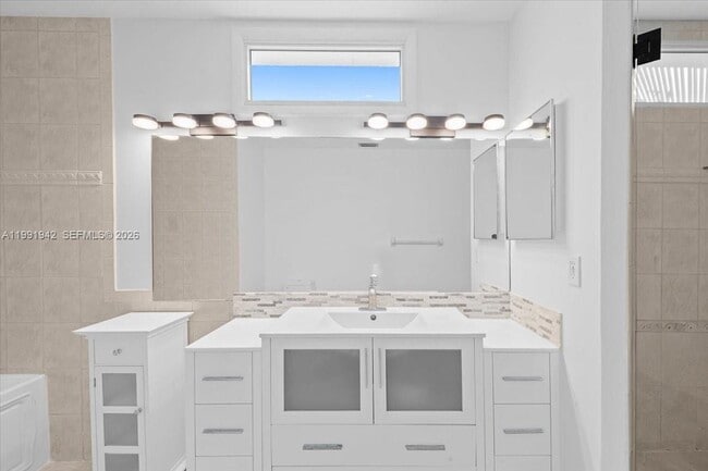 Building Photo - 2560 Bass Way