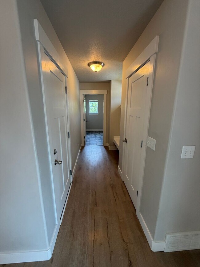 Building Photo - Spacious 6-Bedroom Home for Rent in Lehi