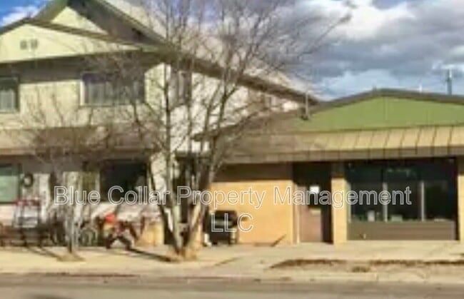 Building Photo - 107 Elm St