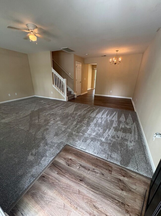 Building Photo - Renovated Three Bedroom Townhome in Townes of Buckwalter