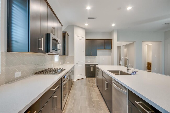 Building Photo - 14619 Birchwood Falls Trail