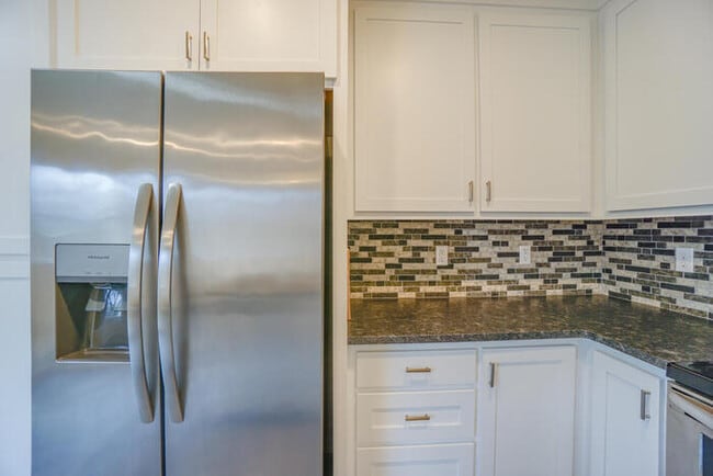 Building Photo - 11215 NE 23rd St