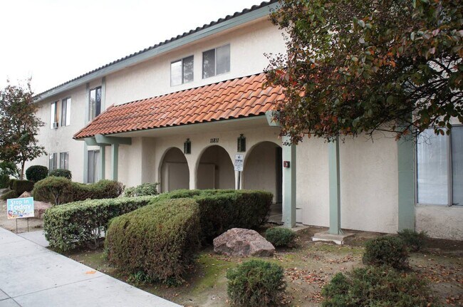 Primary Photo - Pioneer Plaza