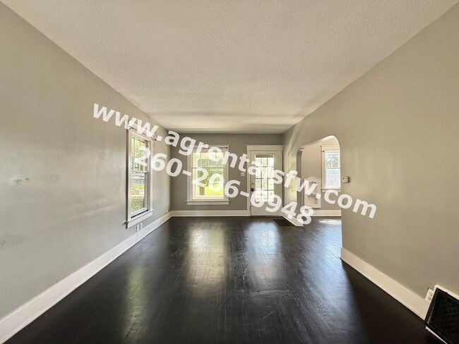 Building Photo - 3 Bedroom House