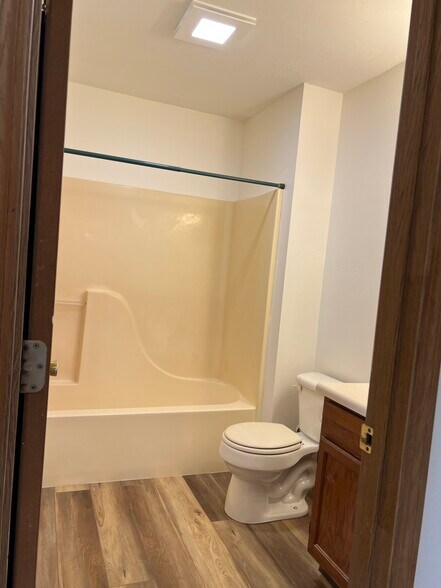 Bathroom - 457 N Front St