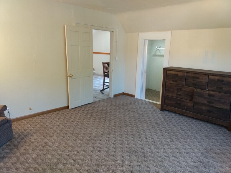 Building Photo - 1425 Villa St