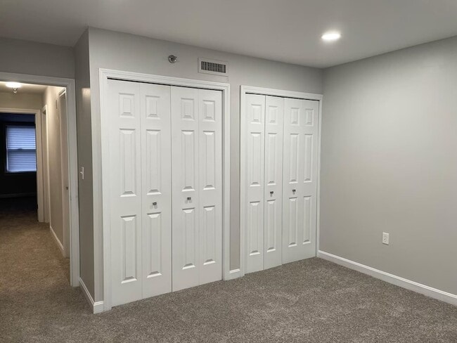 Building Photo - 33 Deer St