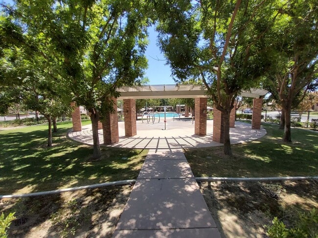 Building Photo - 23 White Alder Dr