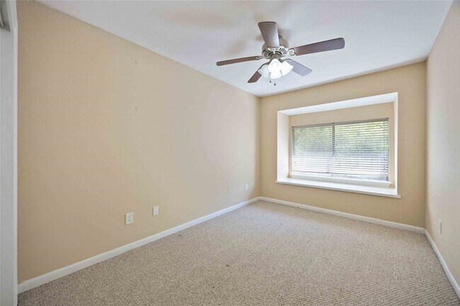 Building Photo - 2325 W Settler's Way