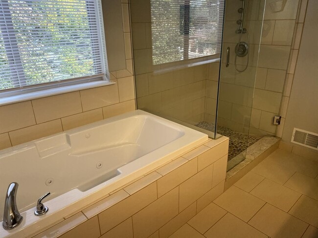 Building Photo - 3272 Rockhaven Ave