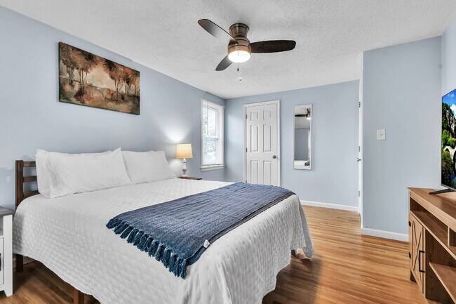 Building Photo - Furnished 4-Bedroom Single-Family Home in Cheektowaga