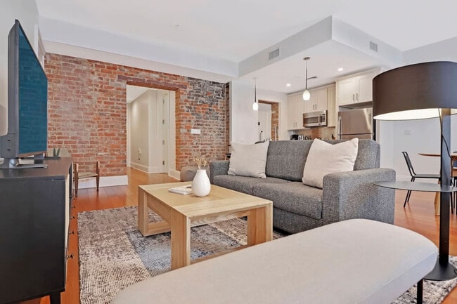 Building Photo - 822 Perdido St