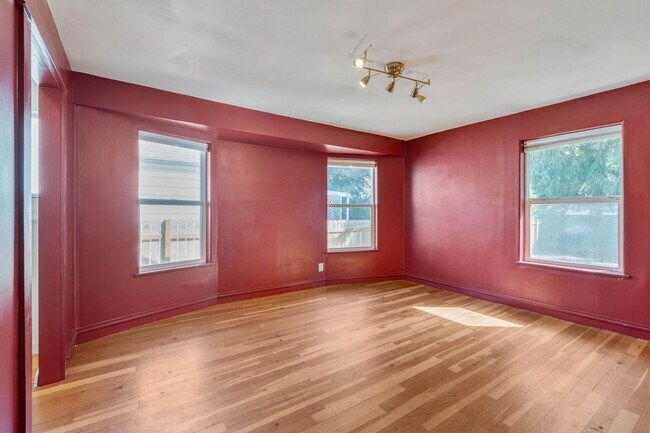 Building Photo - 236 NE Lombard St
