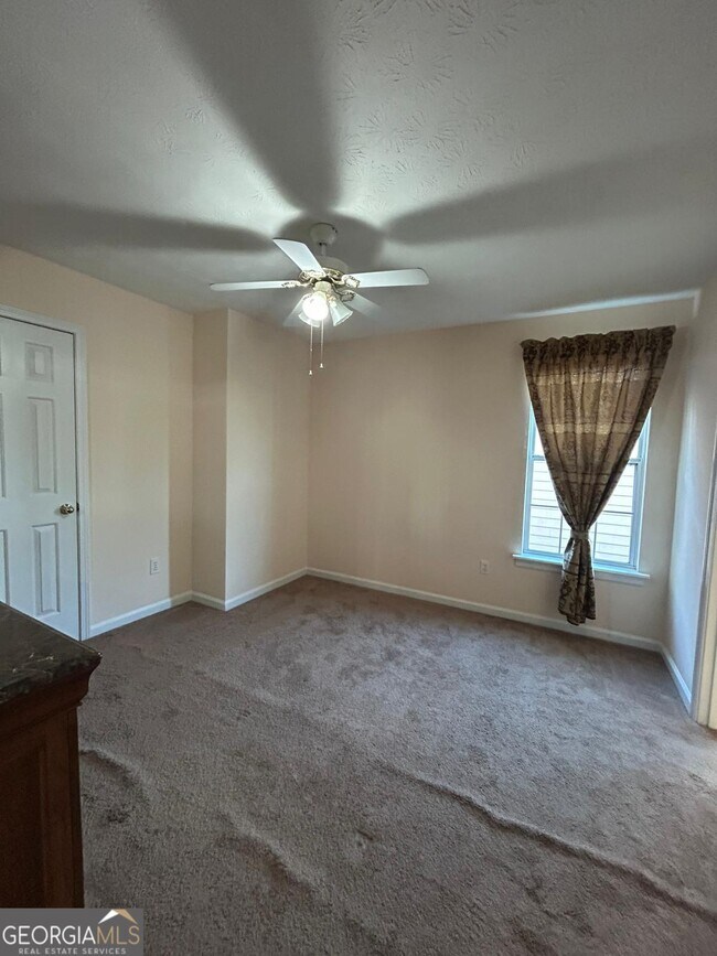 Building Photo - 5335 Lakebrooke Run