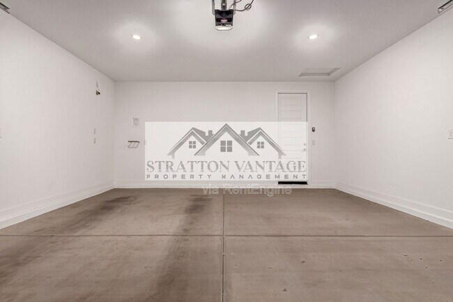 Building Photo - 36595 W Mediterranean Way