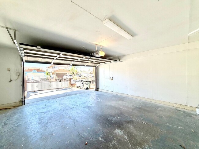 Building Photo - Gated 3 Bedroom 2.5 Bath Home with Bonus Room & Private Balcony