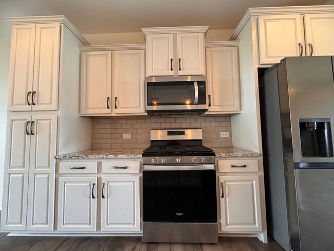 Building Photo - 4BR 2.5Bath Beauty in High Point