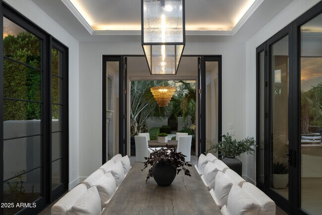 Building Photo - 7730 N Mockingbird Ln