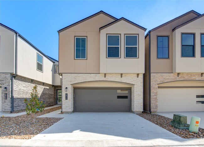 Primary Photo - 2915 El Fenice Ln